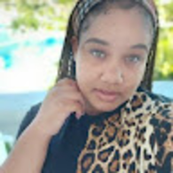 Meet your Posher, Roxene - Picture 1 of 1